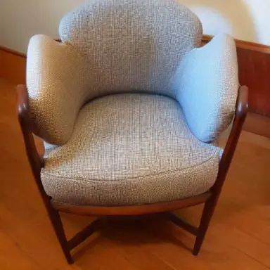 midcentury chair for a king